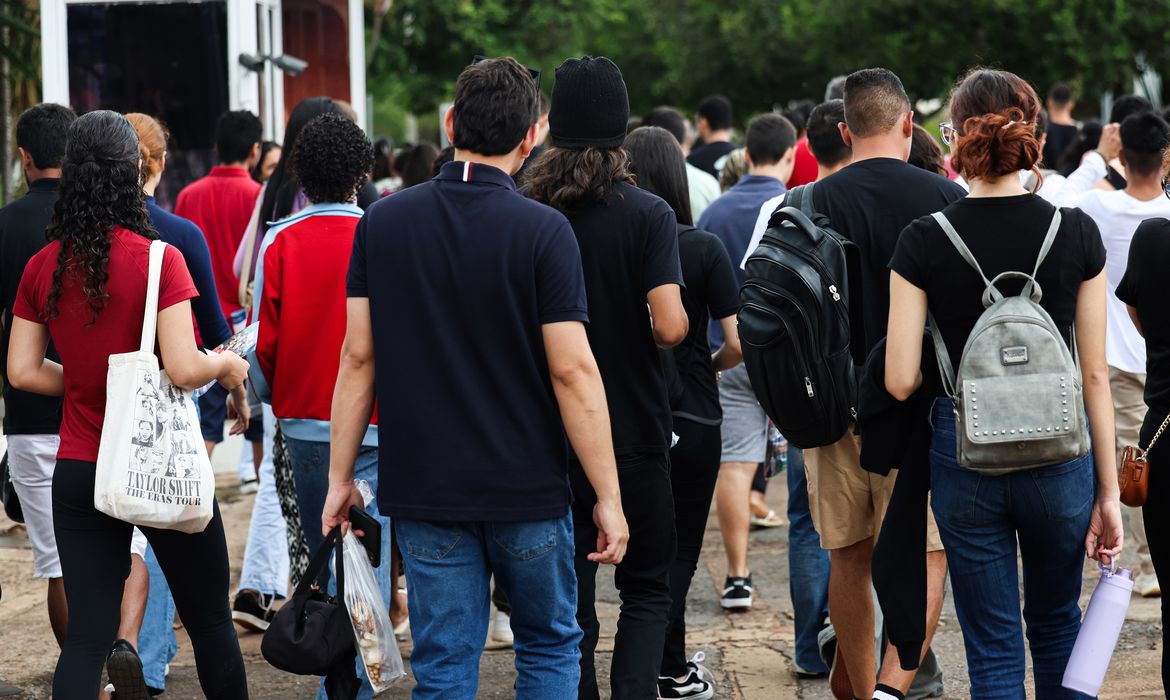 Leia mais sobre o artigo Edital do Enem 2025 é publicado; veja datas e regras do exame
