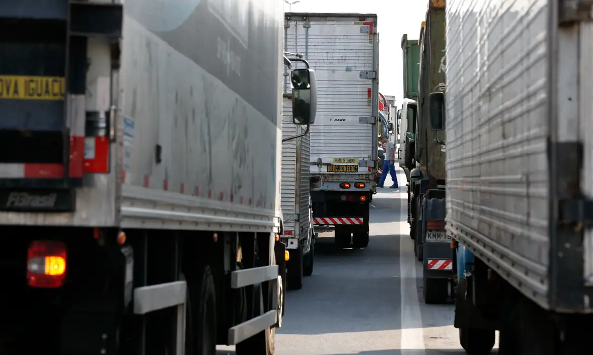 Leia mais sobre o artigo CMN regulamenta linha de R$ 6 bi para financiamento de caminhões