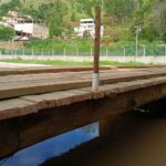 Concluída a construção de nova ponte de madeira no bairro Vila Landinha