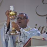 4º dia do oitavário reuniu fiéis em bênção de fotos e anunciou novidade: imagens de Nossa Senhora da Penha serão abençoadas nesta quinta-feira (9)