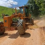 Prefeitura realiza patrolamento de estrada em Itaperuninha e Córrego da Penha em Barra de São Francisco