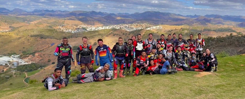 Leia mais sobre o artigo Trilha reúne mais de 35 pilotos na Torre de TV e destaca potencial turístico de Barra de São Francisco