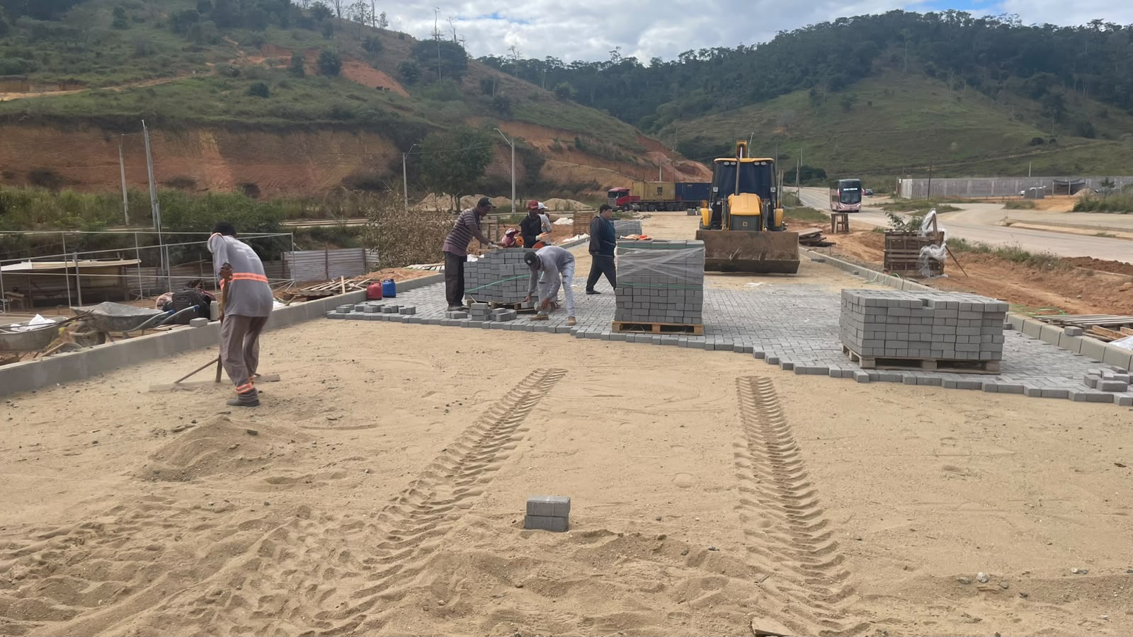 Leia mais sobre o artigo Pavimentação da Rua Arlindo Valli entra na fase final e será entregue à comunidade nos próximos dias