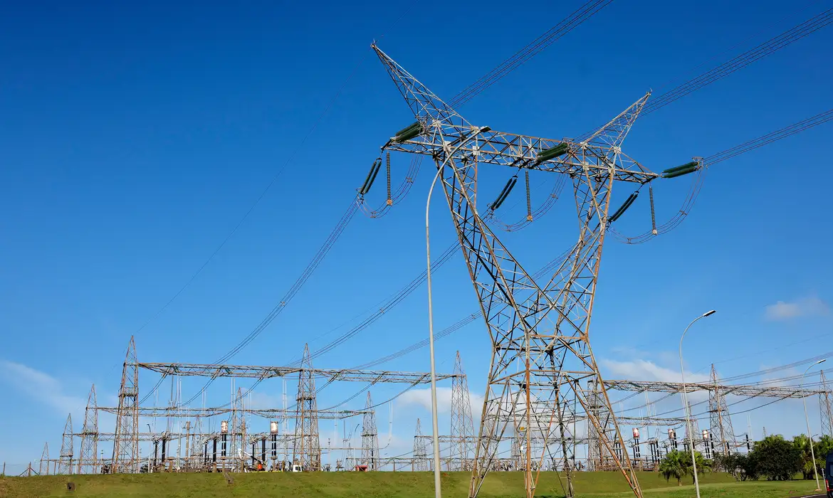 Leia mais sobre o artigo Consumidores poderão escolher fornecedores de energia a partir de 2027